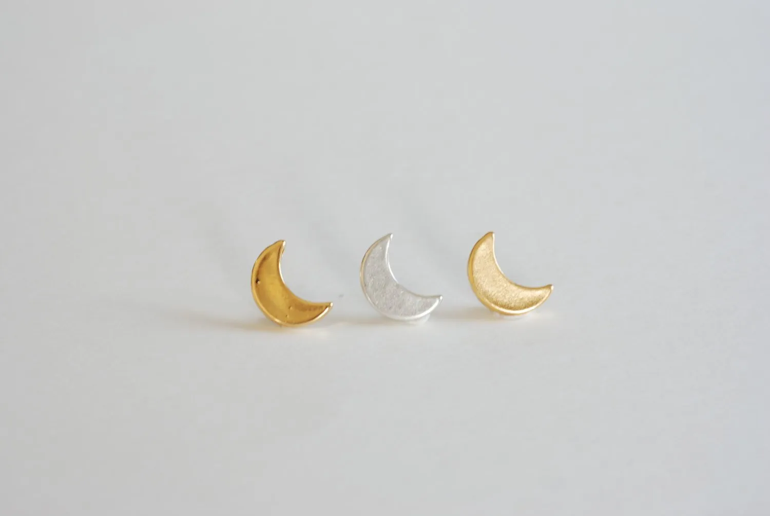 Shiny Vermeil Wholesale Gold Crescent Moon Charm- 18k gold plated over sterling silver half moon charm pendant, Gold Crescent Half Moon Beads